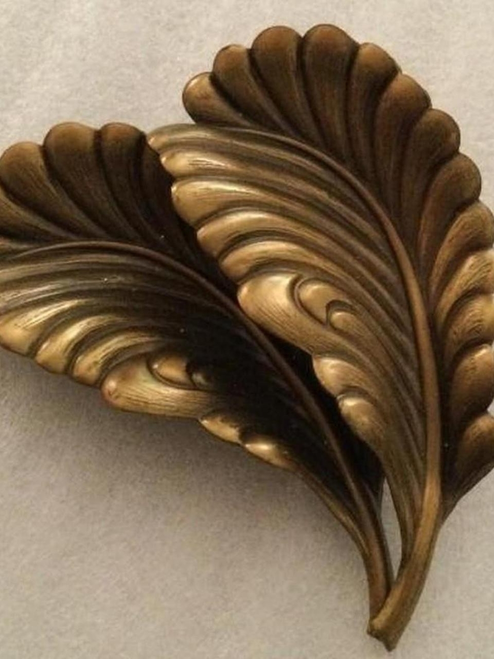 Jeri-Lou Leaf Scarf Clip